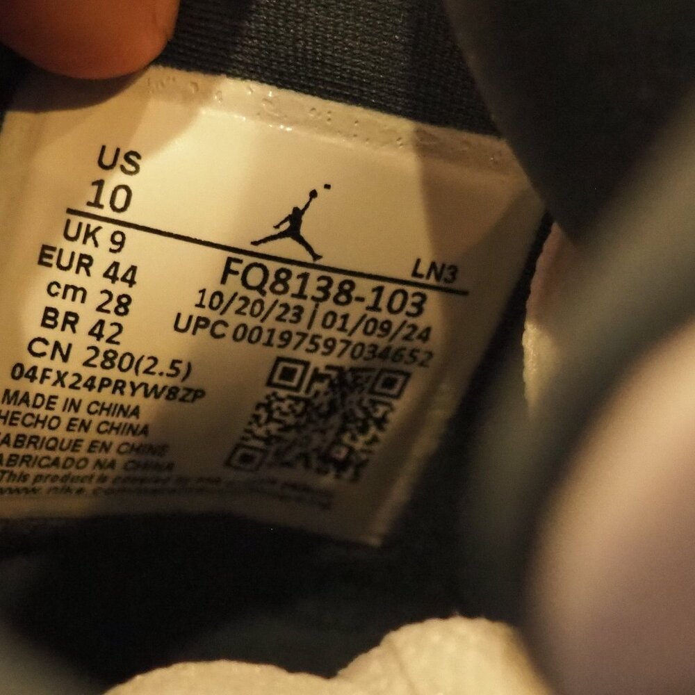 Jordan 4 - Picture 4 of 8